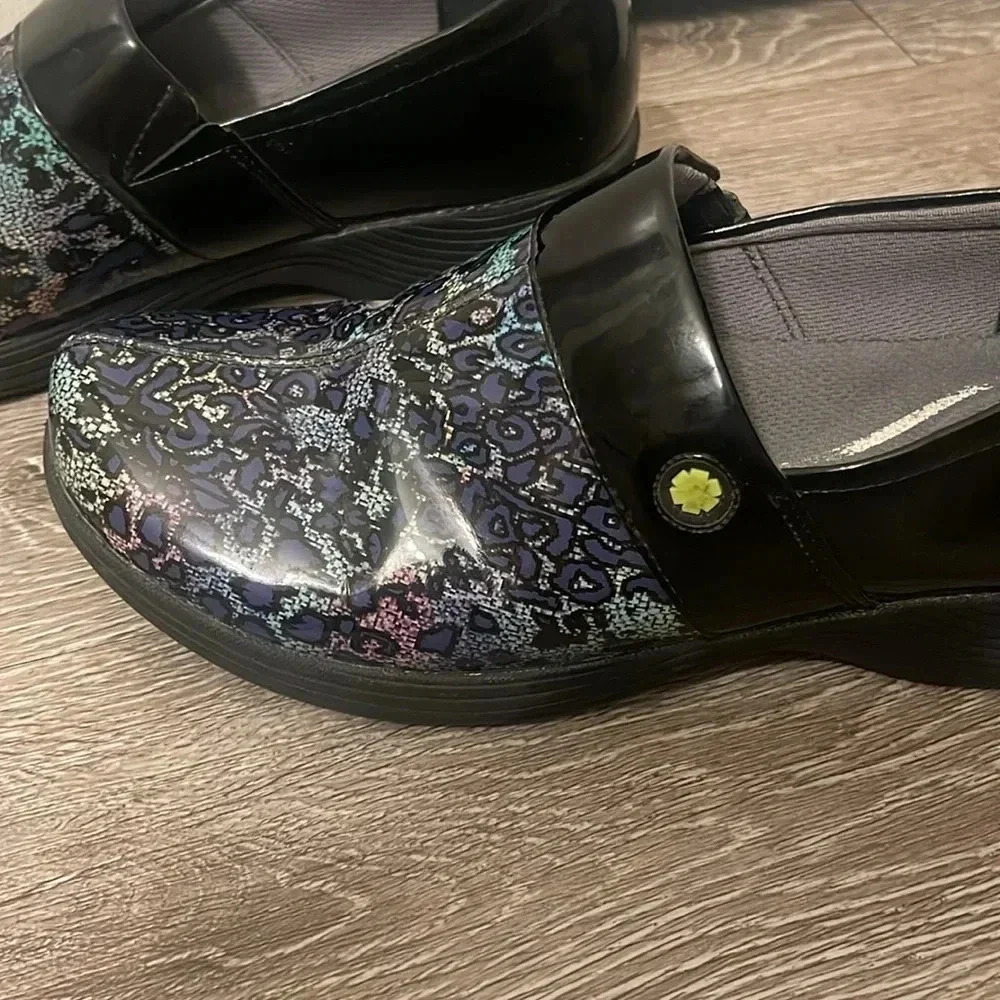 Work Wonders By Dansko Black And Patterned Clogs … - image 4